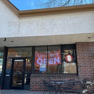 the outside of a restaurant