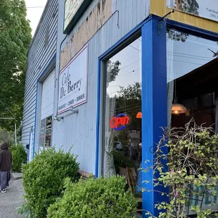 Cafe du Berry restaurant exterior