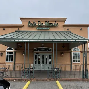 Cafe Du Monde front entrance