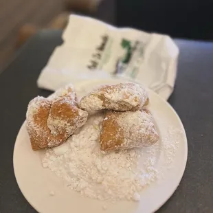 Beignet to go