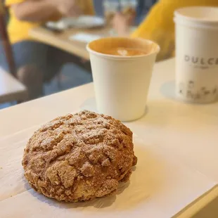 Hazelnut Crumble (light hazelnut cream filling inside)