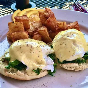 Kale &amp; Mushroom Benedict