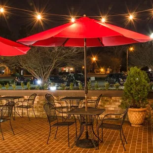 Al Fresco Dining 
Outdoor Covered and Heated Patio