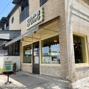 the entrance to the restaurant