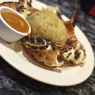 Langosta a la parilla con mofongo y salsa de la casa de hongo | Grilled lobster with mofongo and house-made mushroom sauce