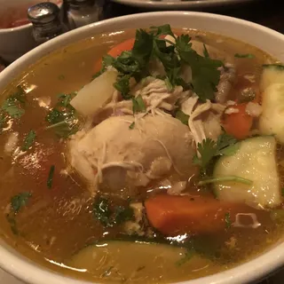 CALDO DE POLLO