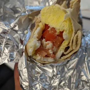 Tomato &amp; feta breakfast pita