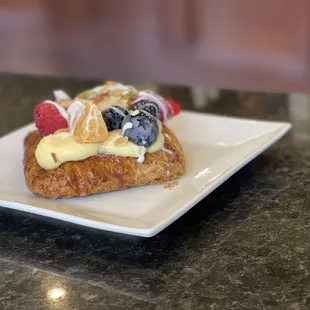 Fruit tart croissant