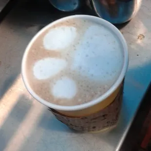 Un delicioso cafe latte