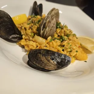 Seafood paella