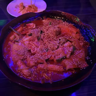 Spicy rice cake with noodles