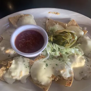 Sour cream chicken nachos