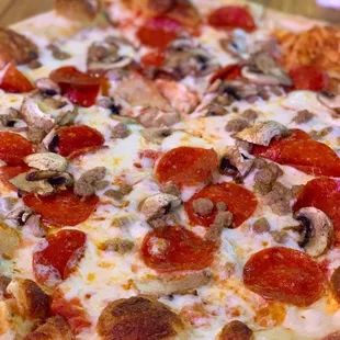 14" 3 topping pizza (pepperoni, mushroom, beef)