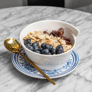 Seasonal Oatmeal with Fresh Fruit
