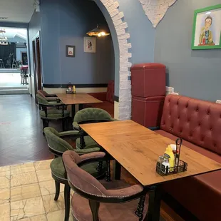 Charm, charm, charm... a perfect place to meet up with friends to catch up on gossip.