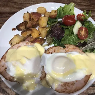 Smoked Turkey Eggs Benedict