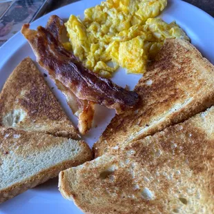 a plate of breakfast foods