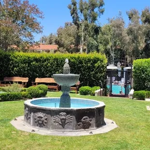 a fountain in the middle of a garden