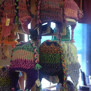 Tree o&apos; hats