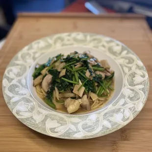 Spicy Garlic, Spinach and Mushroom Pasta with added chicken topping