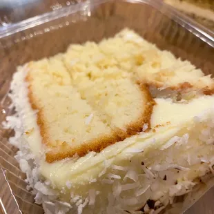 Coconut cream torte