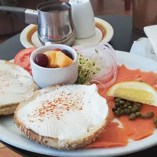 Good salads &amp; sandwiches (yummy lox bagel). Smoothies.  Despite open doors &amp; windows, a lot of flies flying about.