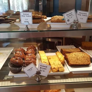 Pastry case at 1330, they also carry Rubenstein bagels - not pictured (4/10/21)