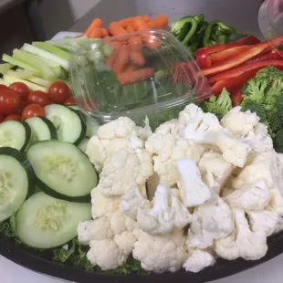 Veggie tray with ranch dressing