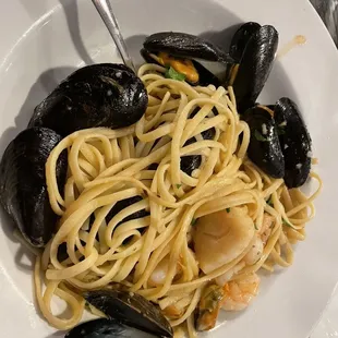 Seafood linguini