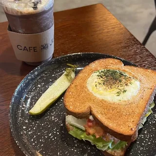 Egg in BLT