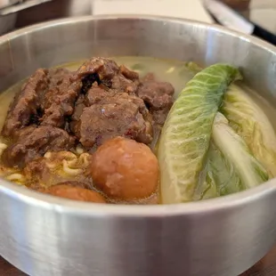 Satay beef instant noodles w/fishball add-on