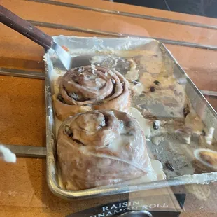 Raisin cinnamon roll