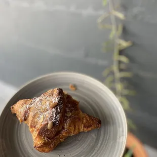 Pumpkin spice croissant ($6.50)  IG: @ohmyono