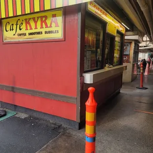 Entrance is right at the front of Don quiote