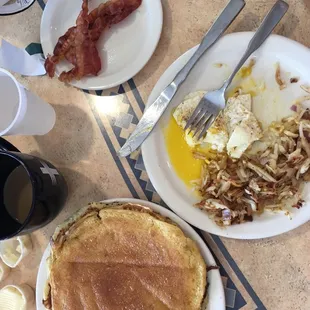 Great breakfast specials!  Wonderfully prepared food. The pancakes fill the plate!!!