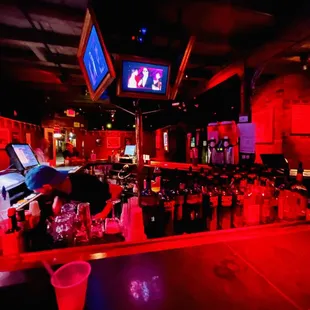 Lots of fun watching Jeremy operate the bar!