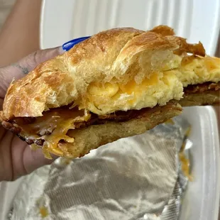 Bacon, egg &amp; cheese croissant