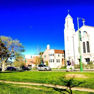 On my way to work at Cafe Lakeview today. Any takers?