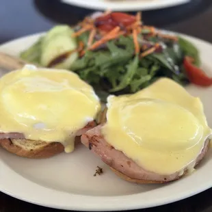 Pouched eggs on ham and toasted croissant bun