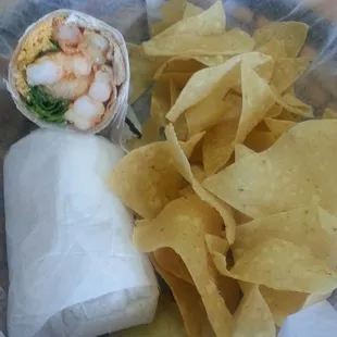 Grill shrimp wrap with chip