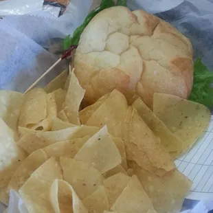 Crab cakes sandwiches with chips