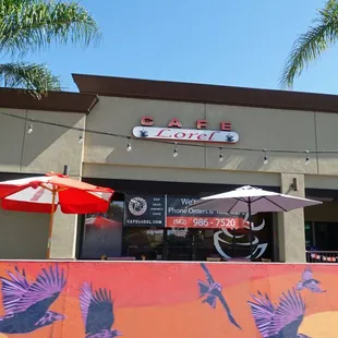 the outside of the restaurant