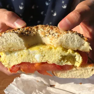 Egg and tomato bagel on everything bagel
