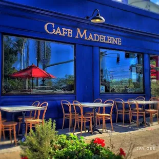 tables and chairs outside a restaurant