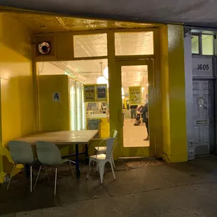 Front ofestablishment