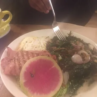 Spinach and Mushroom Farm Egg Scramble