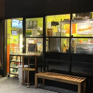 the outside of a restaurant