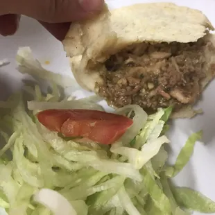 Gordita de chicharrón prensado