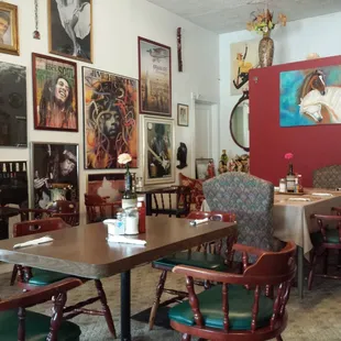 Awesome eclectic dinning room.