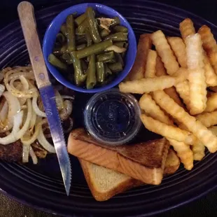 Hamburger steak dinner, $8.50. Very good. Chargrilled. It would be FANTASTIC if they chargrilled their hamburgers like this!